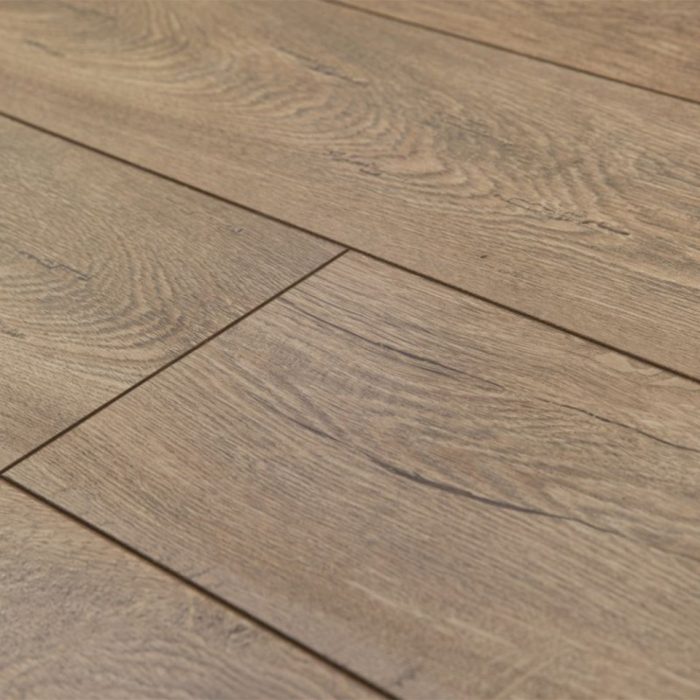 Peli Grand laminate flooring in Van Brown color