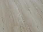 Ламинат 302 Дуб Шелк lamiwood - Поверхность дуба.