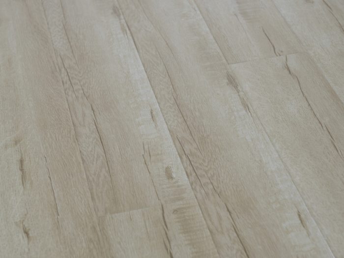 Ламинат 302 Дуб Шелк lamiwood - Поверхность дуба.