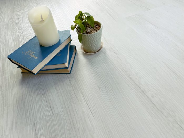 Виниловый ламинат Quartzwood в дубовом исполнении.