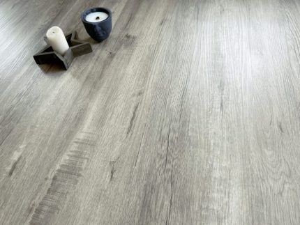 Виниловый ламинат Quartzwood Dub Madison.