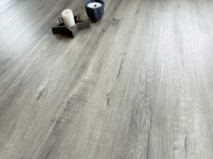 Виниловый ламинат Quartzwood Dub Madison.