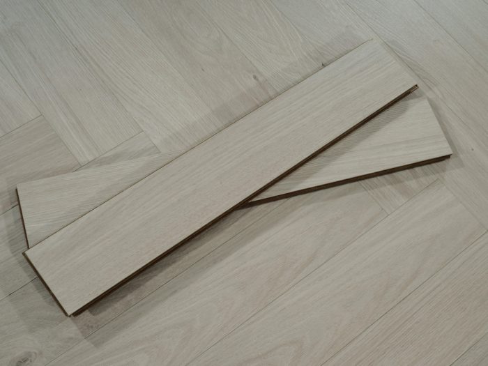 Ламинат 520 Дуб Бостон lamiwood - прочный напольный покрытие