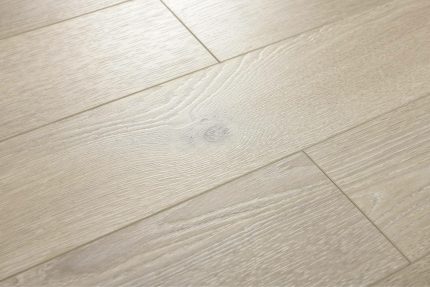 Natural Oak Laminate Flooring 204