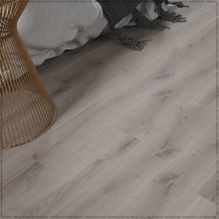 Vinyl flooring in traditional oak design