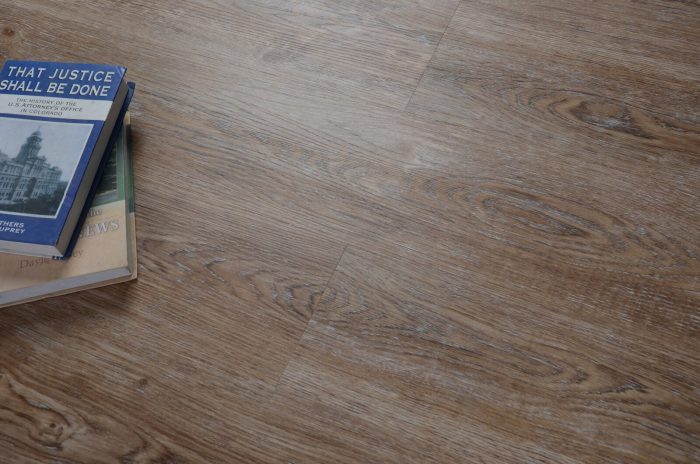 Ламинат EvoFloor Optima Click Bronze Oak - дубовая текстура.