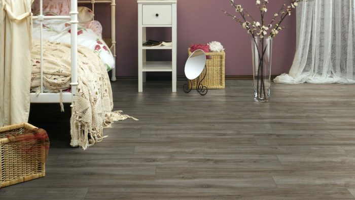 Ламинат Kronotex Aqua Amazone D3662 - серебряный дуб.