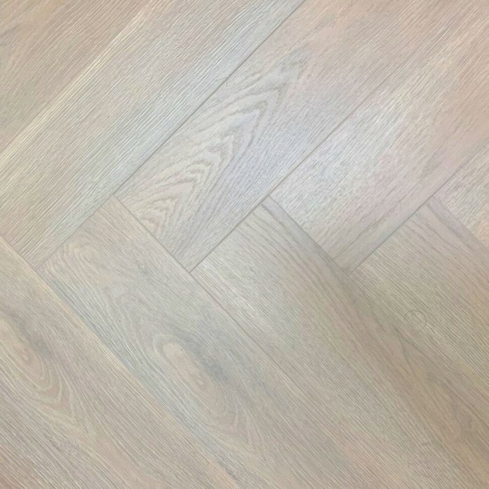 Ламинат Kronotex Herringbone 6014 Дуб Эльба бежевый 33 класс 10 мм. - Ламинат Herringbone бежевого оттенка.